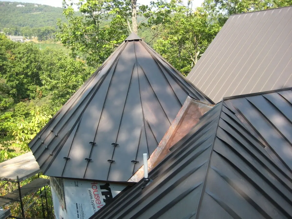 Professional Gutter Cleaning by Craftsman Roofing in Newburg